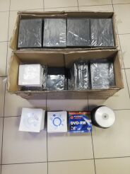 Płyty CD/DVD oraz opakowania do płyt (ponad 200 sztuk)